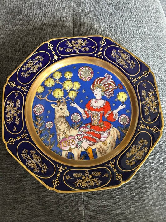 Porcelain Christmas plate titled 'Winterpoesie' by Ole Winther for Hutschenreuther